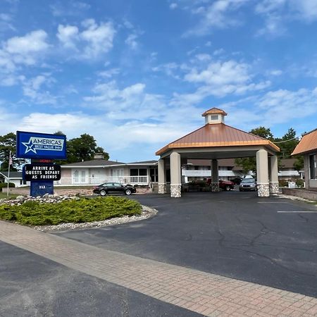 Travelodge By Wyndham Mackinaw City Bagian luar foto