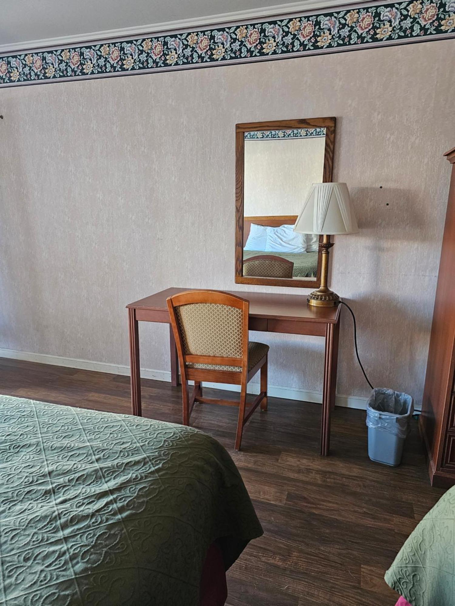Travelodge By Wyndham Mackinaw City Bagian luar foto
