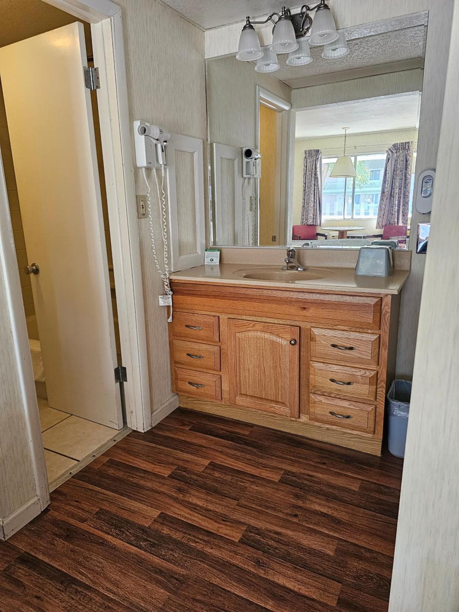 Travelodge By Wyndham Mackinaw City Bagian luar foto