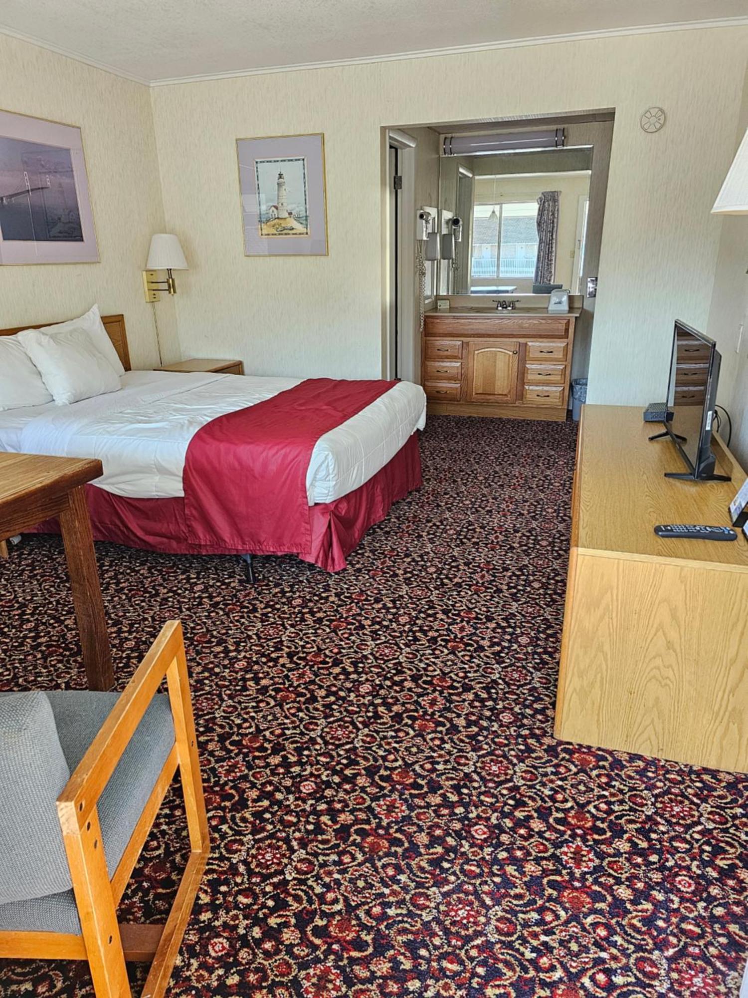 Travelodge By Wyndham Mackinaw City Bagian luar foto