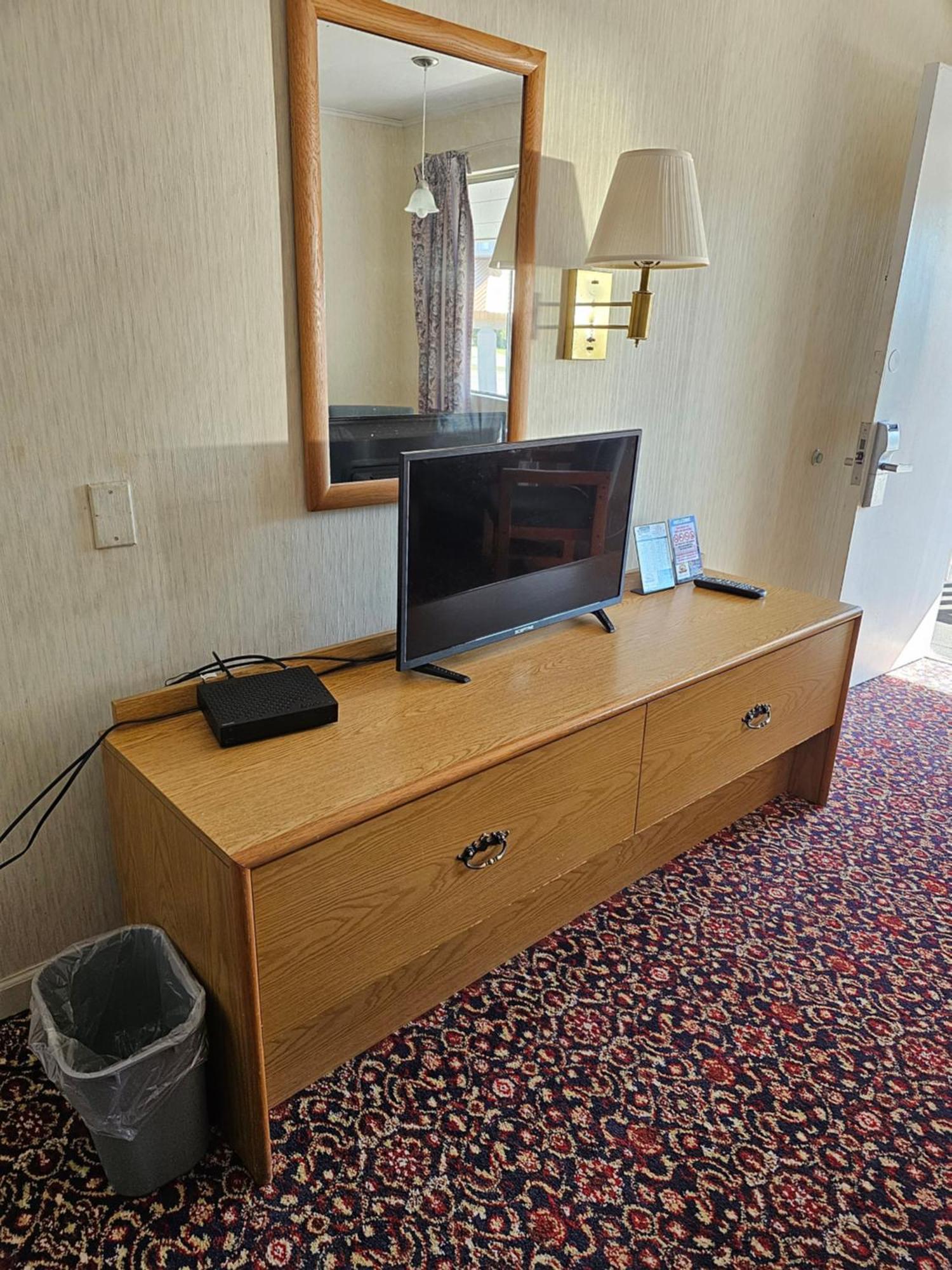 Travelodge By Wyndham Mackinaw City Bagian luar foto