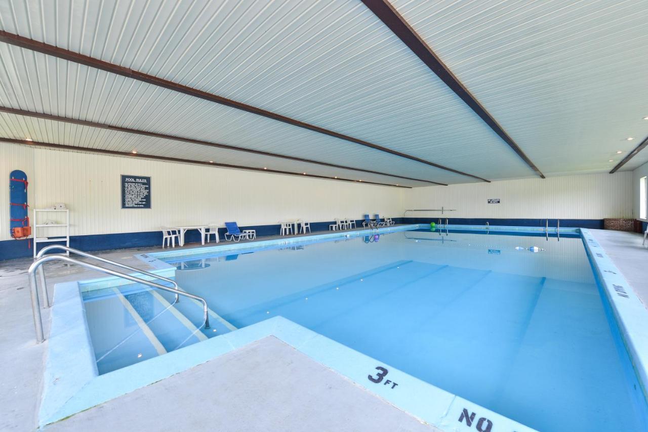 Travelodge By Wyndham Mackinaw City Bagian luar foto