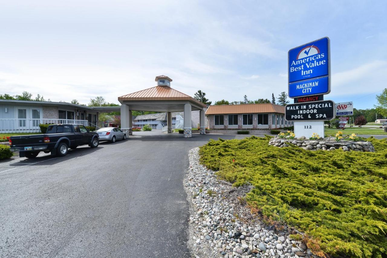 Travelodge By Wyndham Mackinaw City Bagian luar foto