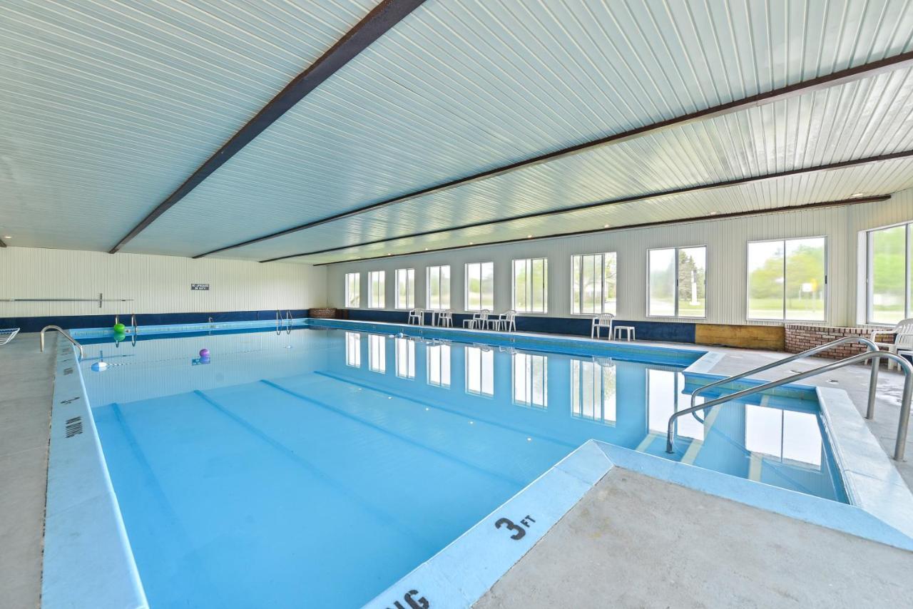 Travelodge By Wyndham Mackinaw City Bagian luar foto